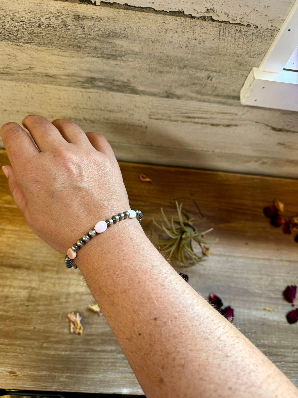 6 mm sterling silver pearls bracelet with pink conch