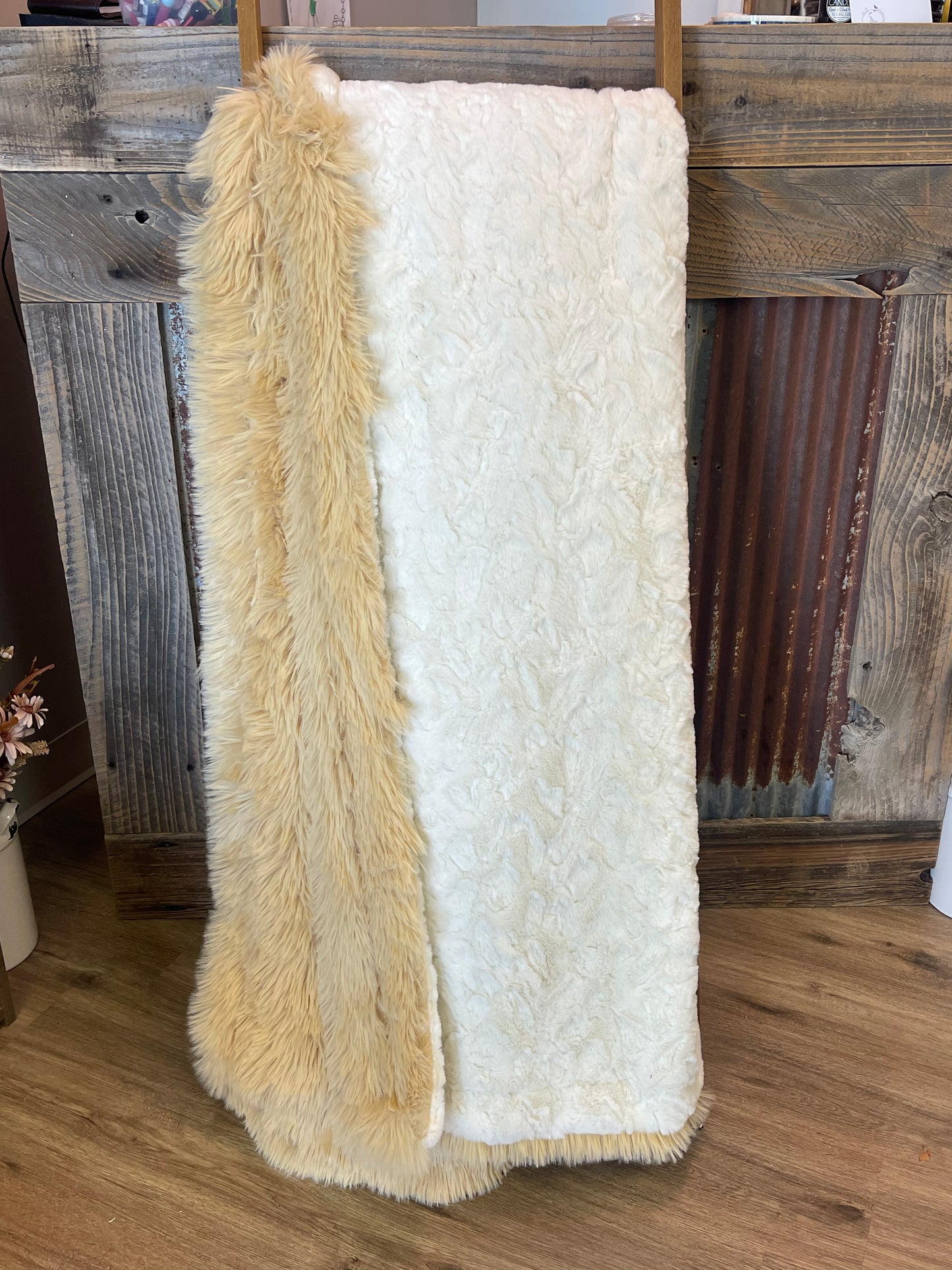 Natural Tuscany / Camel Dreamy Fur Adult Blanket