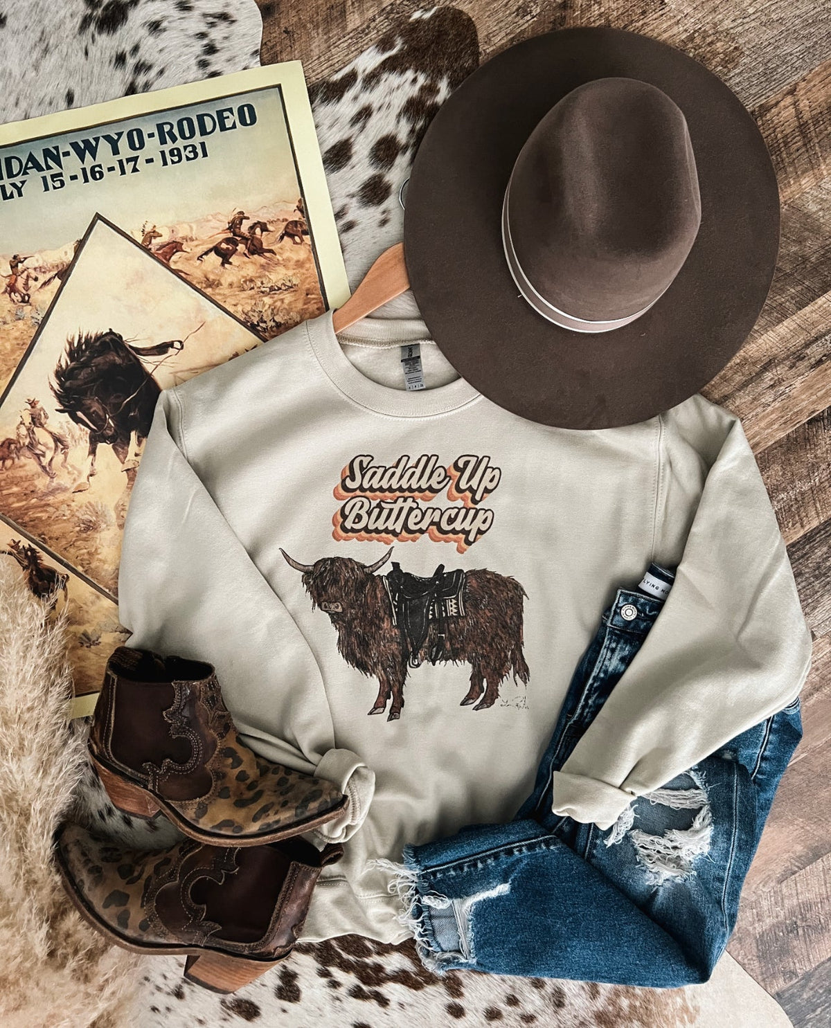 Saddle Up Howdy Highland Sweatshirt(Adult)(Taupe)
